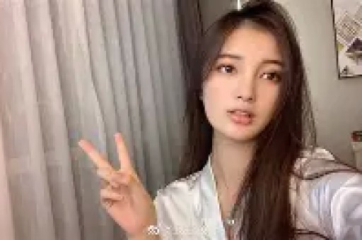 网红卖YW袜子一年赚116万本人出面澄清直男卖腐这么有市场！