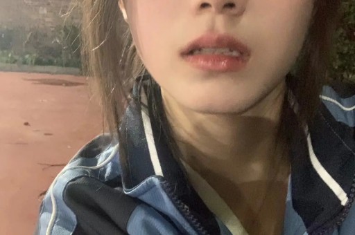 云南泼水节被全面！两辆车被毁网红被喷未知液体警方介入
